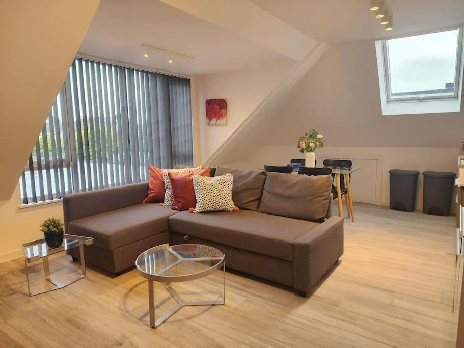 Paradigm Court, Modern 1-bedroom Apartment,