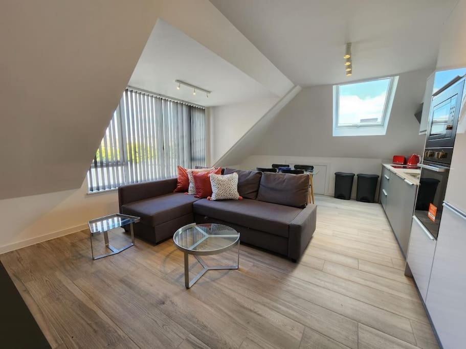 Paradigm Court, Modern 1-bedroom Apartment, *